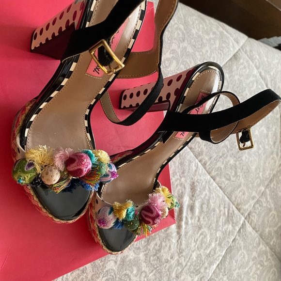 Betsey Johnson Platform pumps. Size 7 1/2. Worn once. Just like new. - Picture 6 of 11